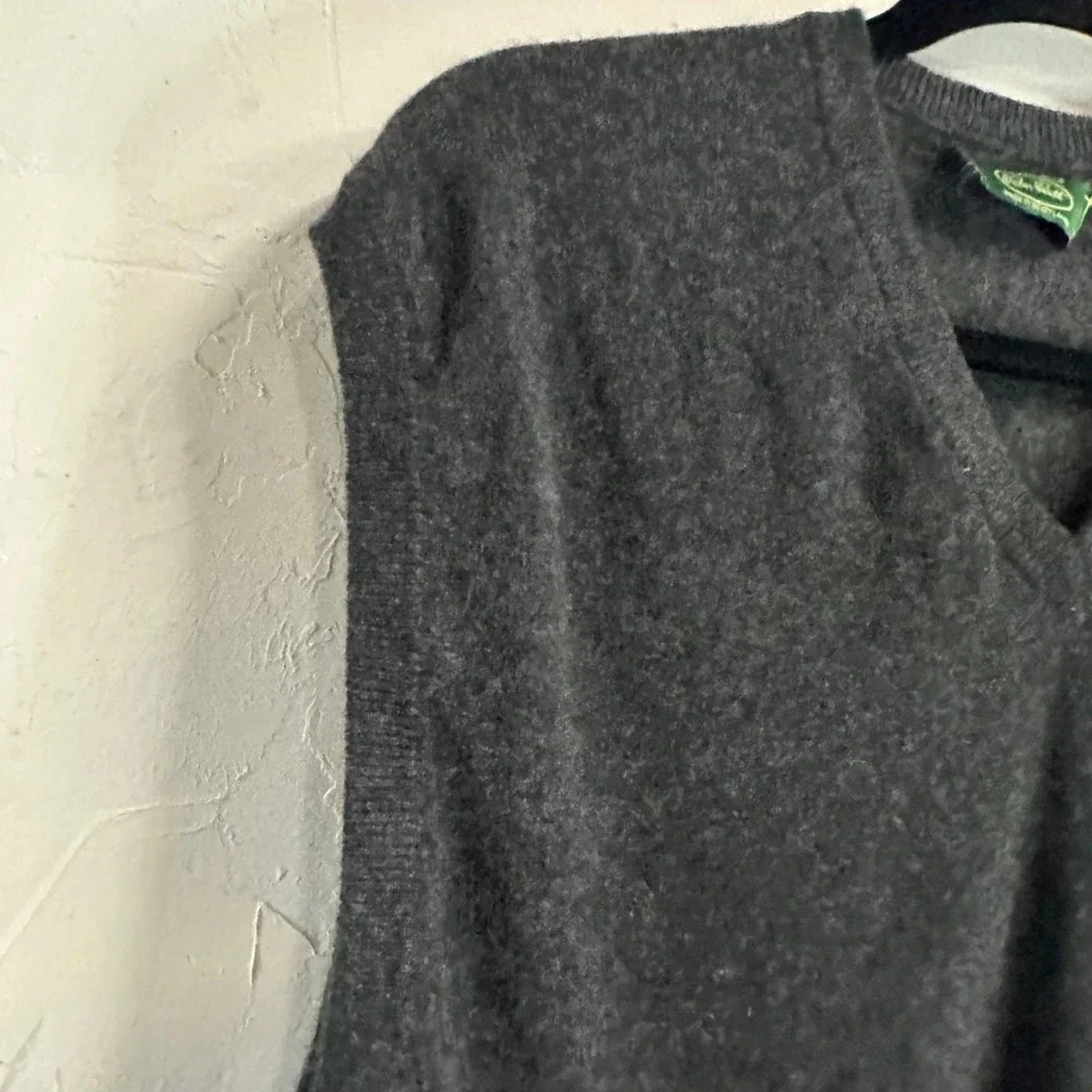 Peter Scott Scotland Mens Medium 100% Cashmere V-Neck Sweater Vest Gray
